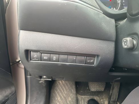 Used 2024 Toyota Venza XLE image 22