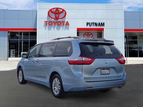 Used 2017 Toyota Sienna XLE image 6