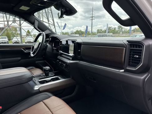 Certified 2024 Chevrolet Silverado 1500 High Country AWD/4WD image 31