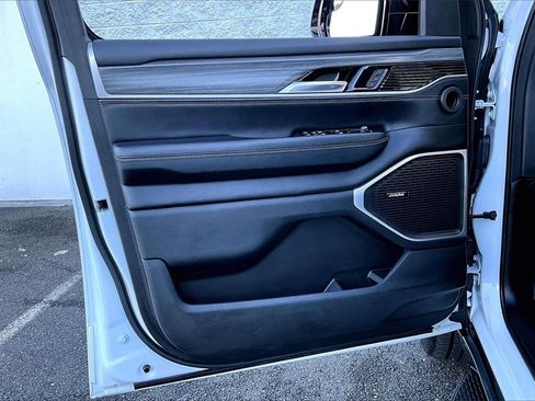 Used 2024 Jeep Wagoneer L Series II w/ Flexible Seating Group image 26