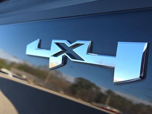 Used 2022 GMC Sierra 1500 SLT w/ SLT Convenience Package image 10