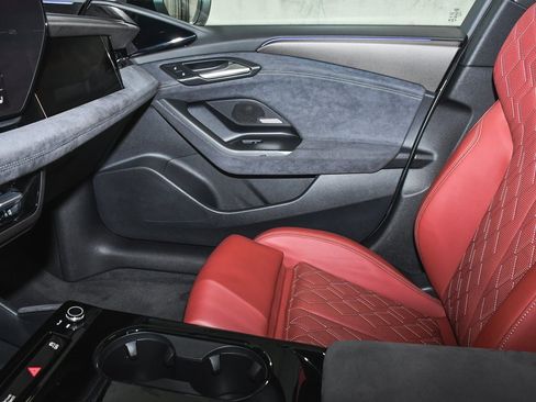 Used 2025 Audi S6 e-tron Prestige w/ 21" Black Optic Package image 57