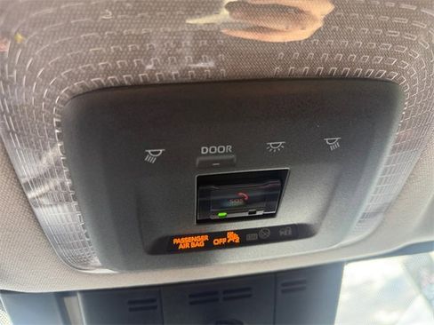 Used 2024 Toyota Prius Prime XSE Premium image 19