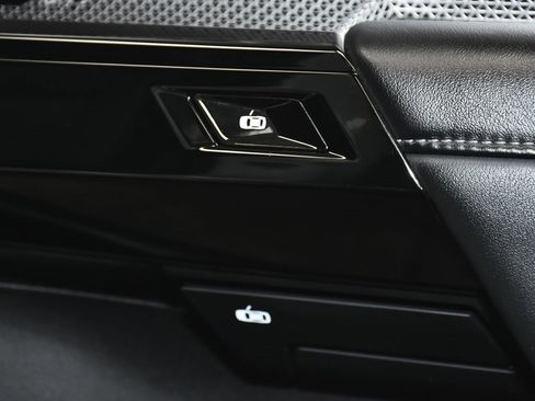 Used 2024 BMW 740i xDrive 740i xDrive image 33