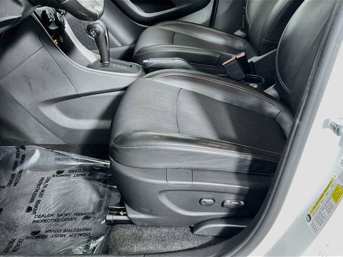 Used 2022 Chevrolet Trax LT w/ Driver Confidence Package AWD/4WD image 18
