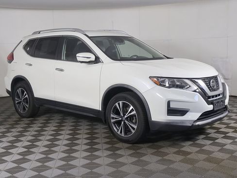 Used 2019 Nissan Rogue SV w/ Premium Package AWD/4WD image 2