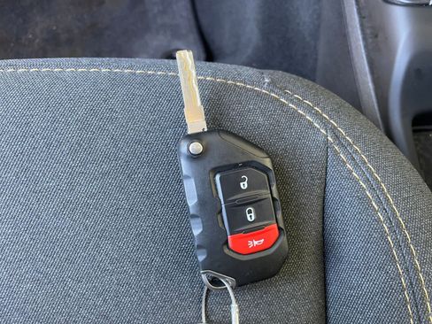 Used 2025 Jeep Wrangler Sport S image 22