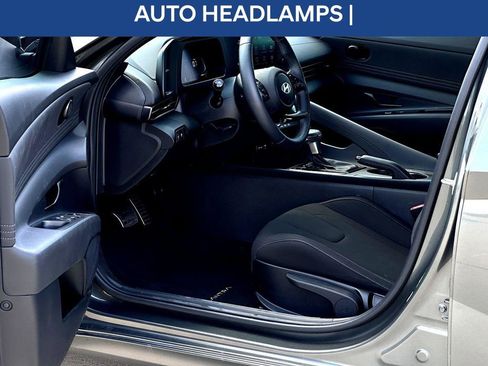 Used 2025 Hyundai Elantra Sport FWD image 13