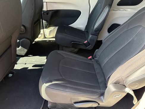 Used 2023 Chrysler Voyager LX image 17