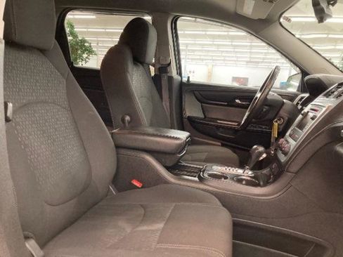 Used 2015 GMC Acadia SLE image 18