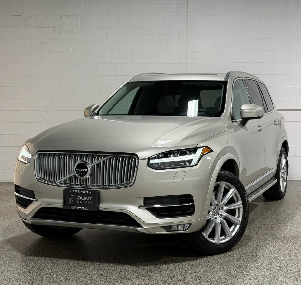 Used 2016 Volvo XC90 T6 Inscription w/ Vision Package AWD/4WD image 2