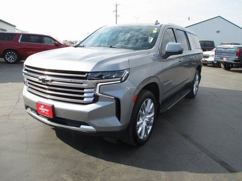 Certified 2023 Chevrolet Suburban High Country image 9