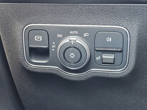 Used 2025 Mercedes-Benz GLB 35 AMG 4MATIC image 23