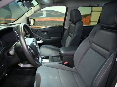 Used 2022 Nissan Frontier SV w/ Technology Package image 27