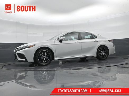 Used 2023 Toyota Camry SE w/ Convenience Package AWD/4WD image 42