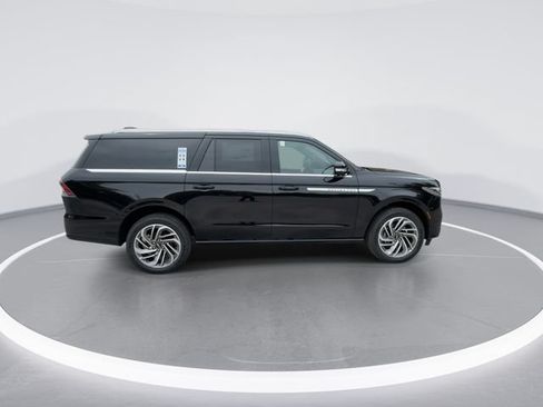 New 2026 Lincoln Navigator L Reserve AWD/4WD image 9