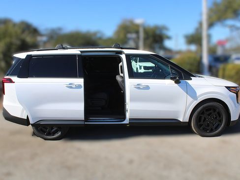 New 2027 Kia Carnival SX Prestige FWD image 6