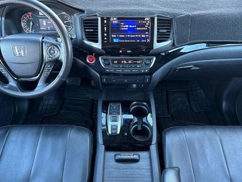 Used 2018 Honda Pilot Touring image 3