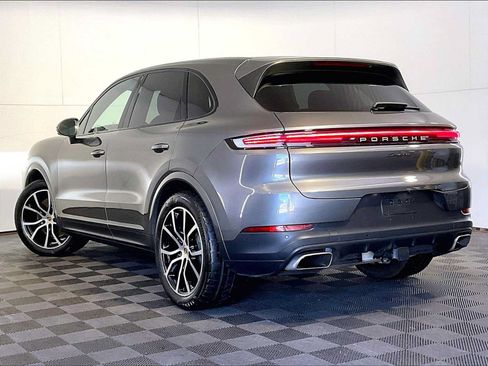 Certified 2024 Porsche Cayenne AWD/4WD image 3