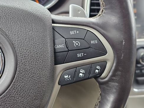 Used 2014 Jeep Grand Cherokee Overland w/ Advanced Technology Group AWD/4WD image 33