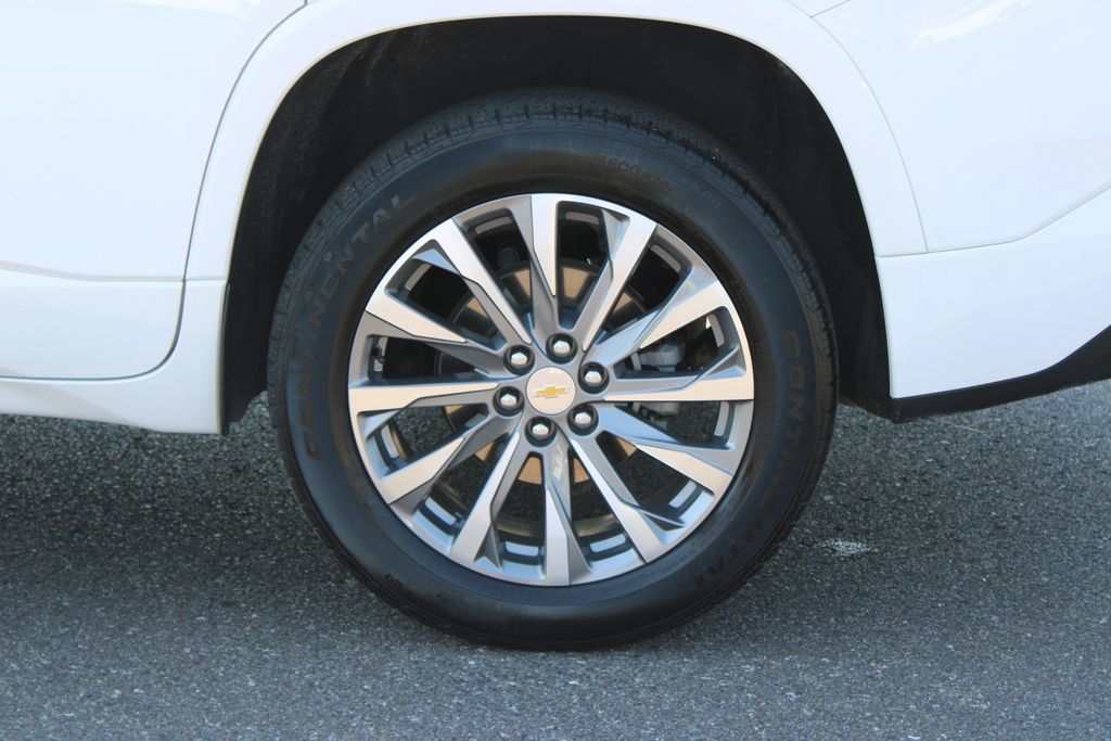 Used 2023 Chevrolet Traverse Premier FWD image 19