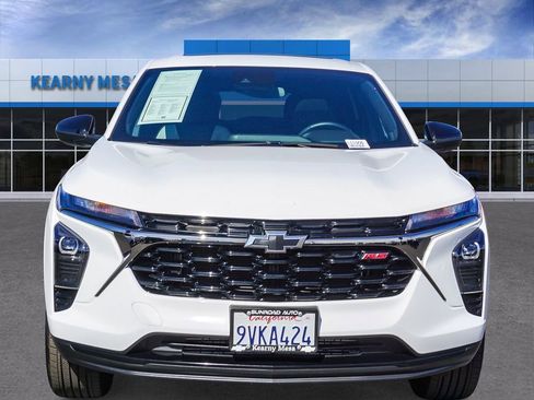 Used 2026 Chevrolet Trax RS w/ Sunroof Package image 2
