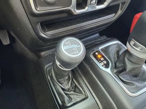 Used 2022 Jeep Wrangler Unlimited Sport image 31