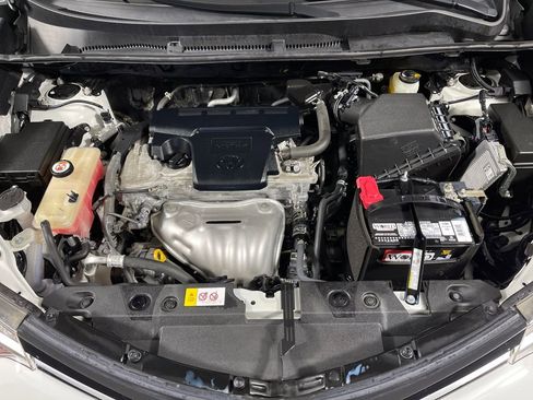 Used 2018 Toyota RAV4 LE image 9