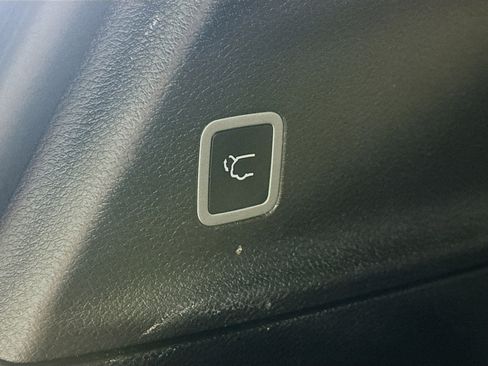 Used 2025 Chrysler Pacifica Select image 30