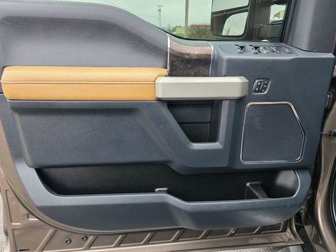 Used 2022 Ford F250 Lariat w/ Chrome Package image 13