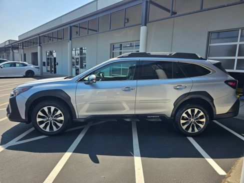 Used 2024 Subaru Outback Touring XT AWD/4WD image 2