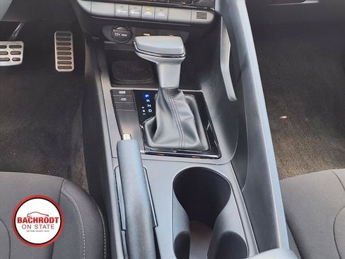 Used 2025 Hyundai Elantra Sport FWD image 18