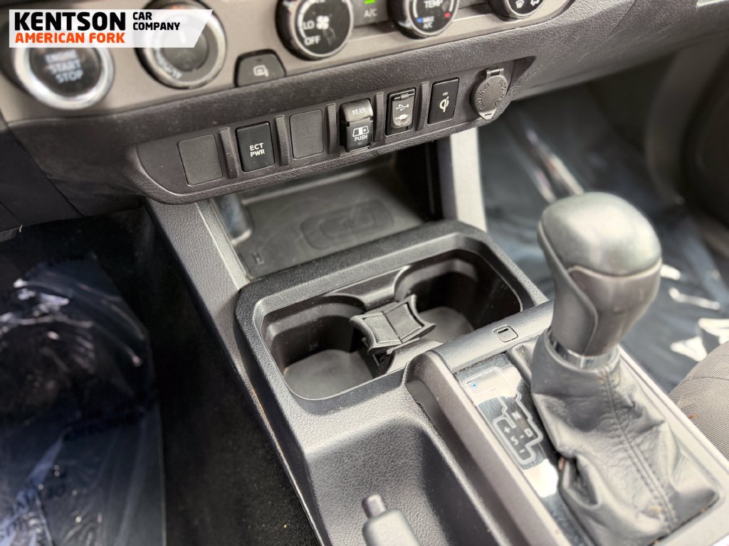 Used 2018 Toyota Tacoma TRD Off-Road AWD/4WD image 19