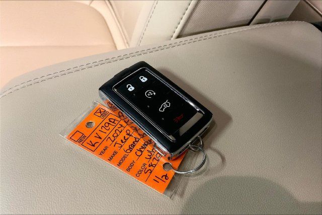 Used 2024 Jeep Grand Cherokee Limited AWD/4WD image 13