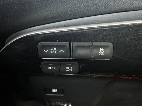 Certified 2017 Toyota Prius Four w/ Advanced Technology Package image 32