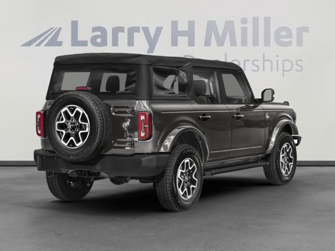 Used 2023 Ford Bronco Outer Banks image 2