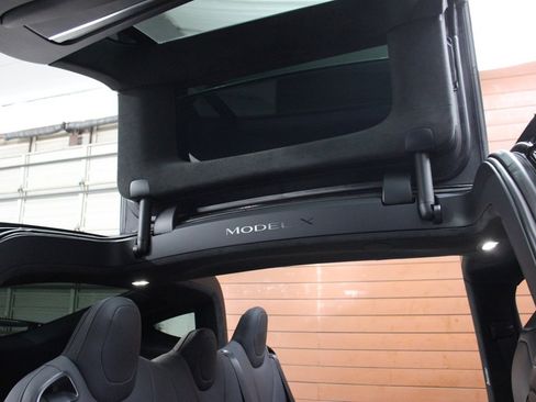 Used 2022 Tesla Model X image 11