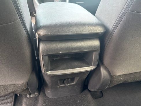 Used 2019 Toyota RAV4 LE FWD image 19