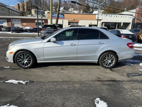 Used 2011 Mercedes-Benz E 350 4MATIC Sedan image 4
