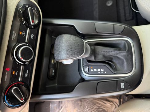 Used 2025 Kia Soul LX w/ LX Technology Package FWD image 38
