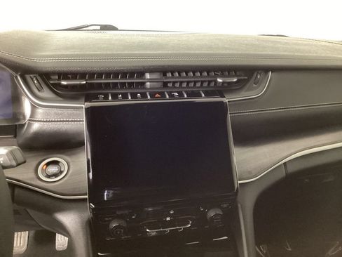 Used 2024 Jeep Grand Cherokee L Limited w/ Black Appearance Package AWD/4WD image 17
