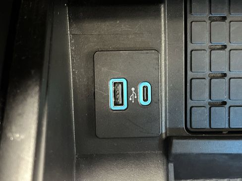 Certified 2024 Ford Expedition Limited image 28