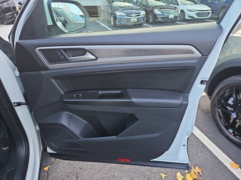 Certified 2021 Volkswagen Atlas SEL image 28