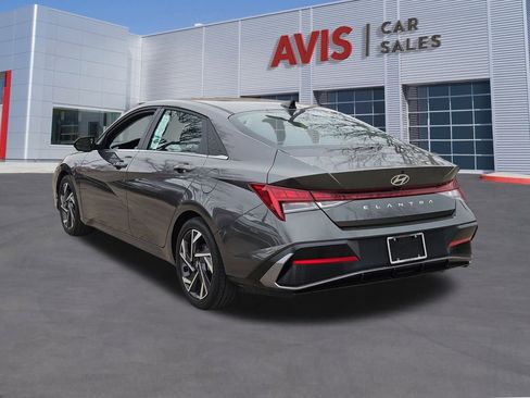 Used 2025 Hyundai Elantra SEL image 3