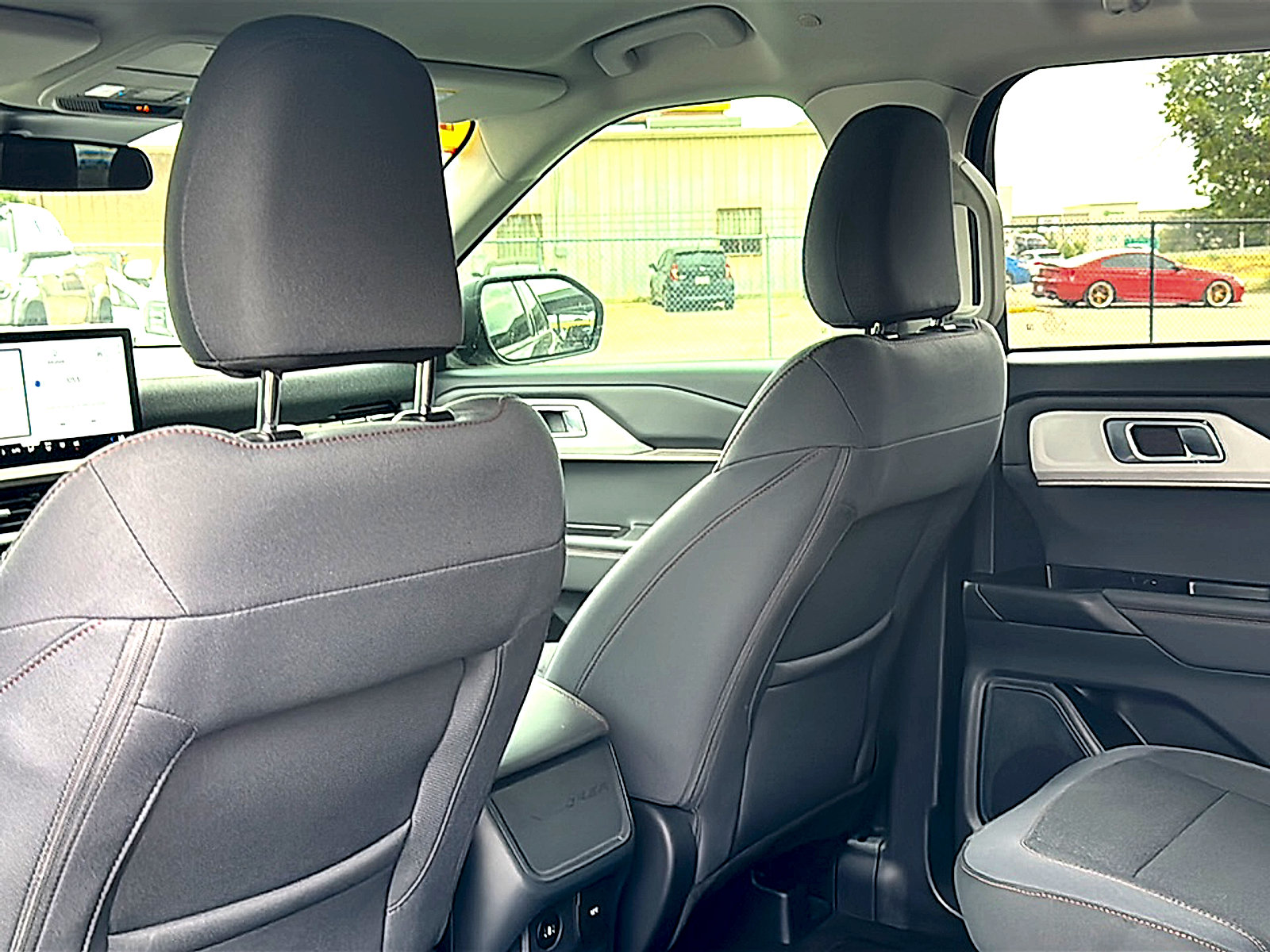 Used 2026 Ford Explorer Active RWD image 17