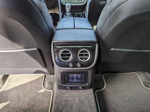 Used 2018 Bentley Bentayga Onyx Edition image 40