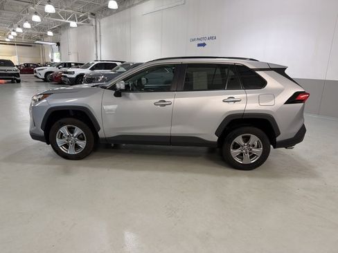 Used 2024 Toyota RAV4 XLE FWD image 5