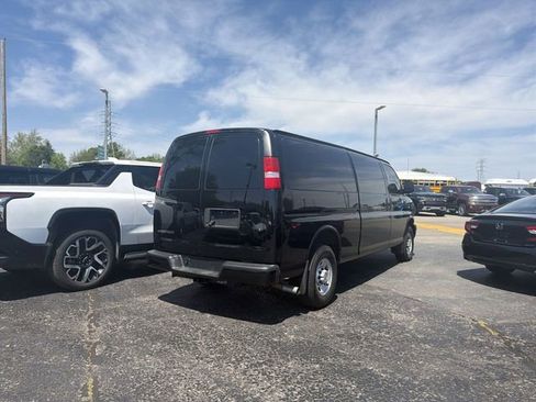 Certified 2024 Chevrolet Express 3500 Extended w/ Driver Convenience Package RWD image 4
