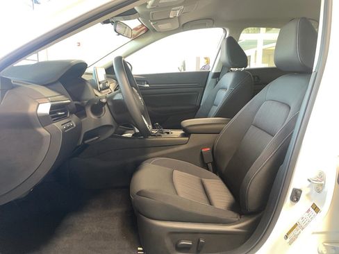 Used 2025 Nissan Altima 2.5 SV AWD/4WD image 14