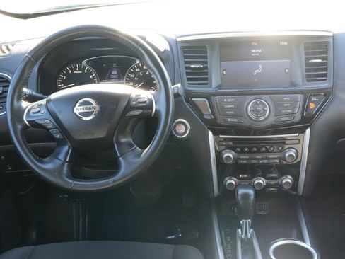 Used 2020 Nissan Pathfinder SV image 5